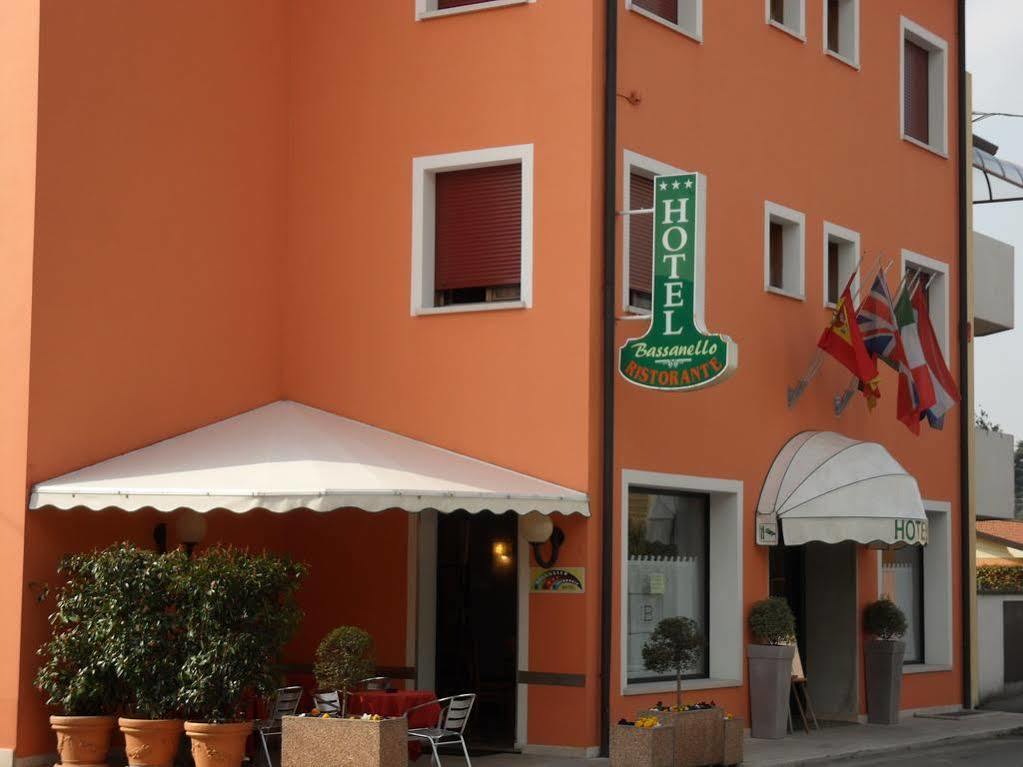 Hotel Ristorante Al Bassanello Bassano del Grappa Eksteriør billede