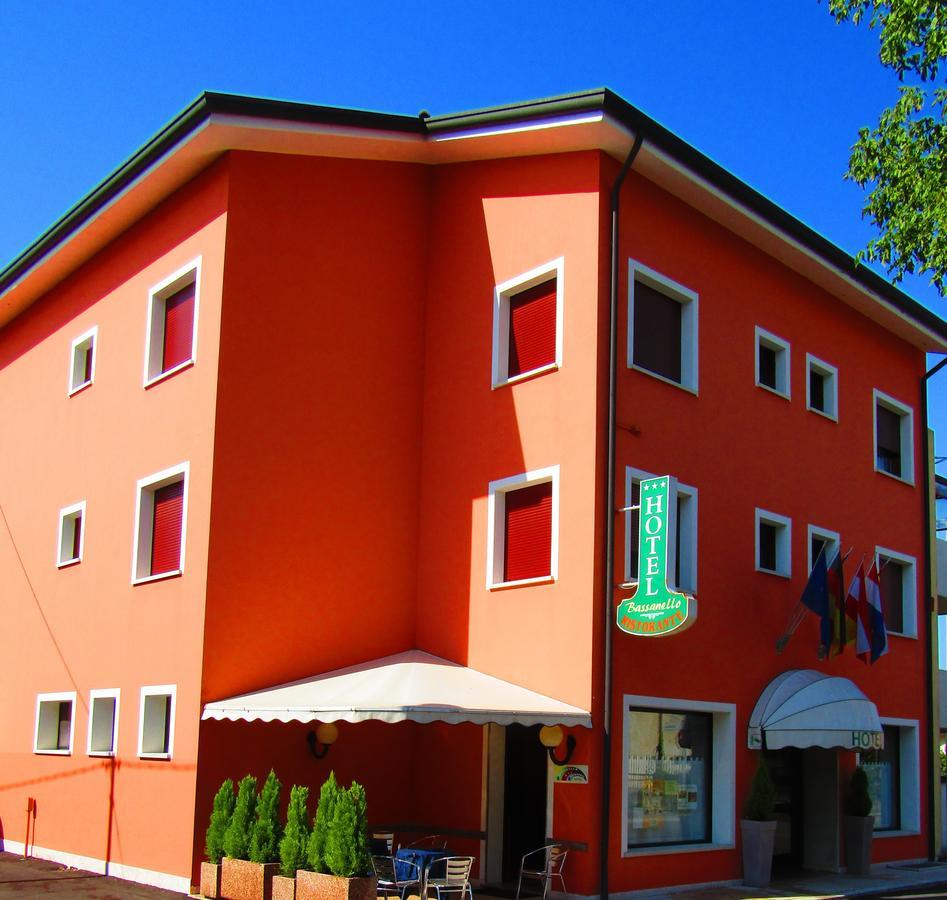 Hotel Ristorante Al Bassanello Bassano del Grappa Eksteriør billede